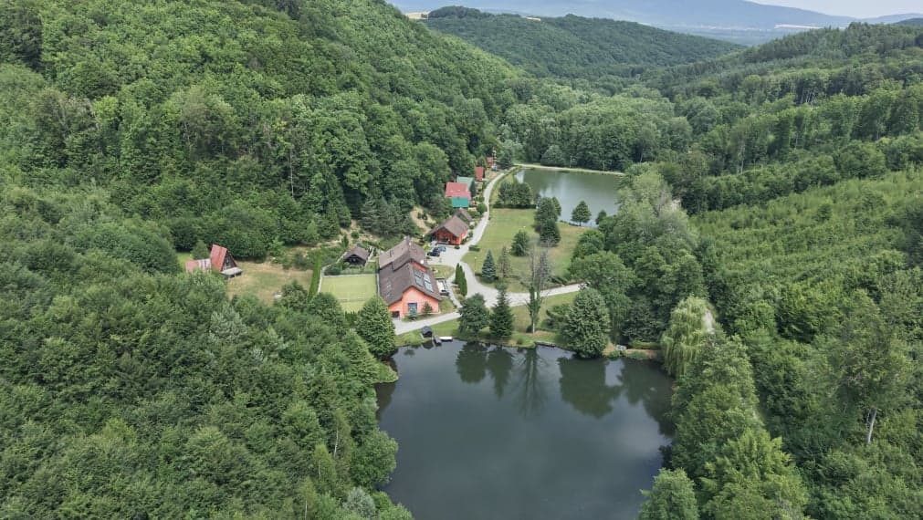 Na predaj jedinečná nehnuteľnosť – rekreačný areál v Medzeve – Šugov