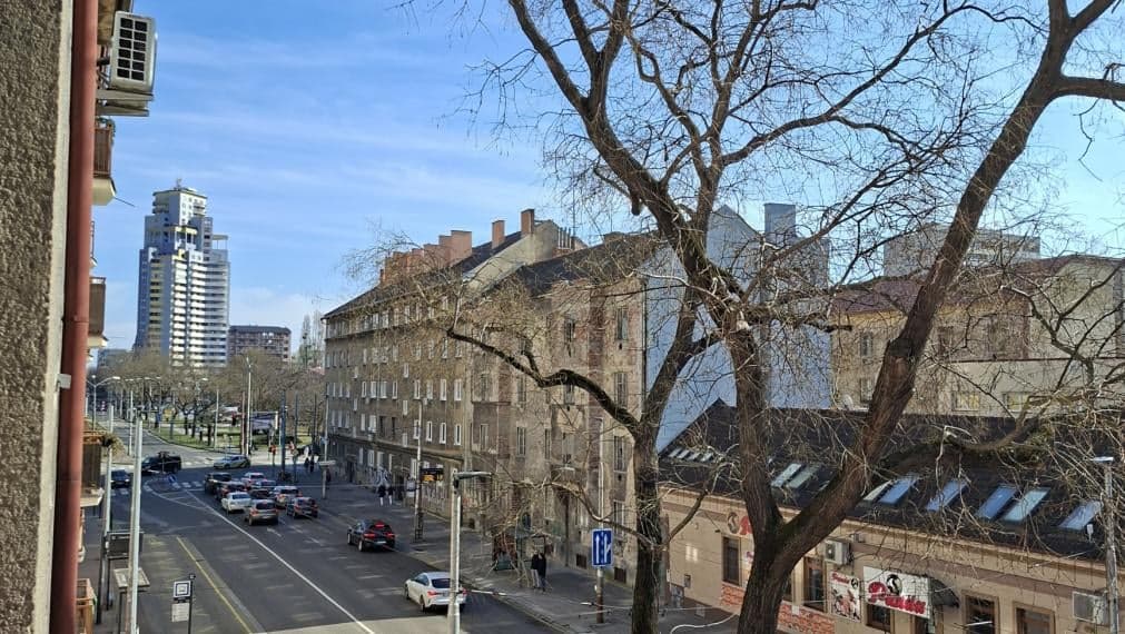 PRENAJATY - NA PRENÁJOM: 1 I. BYT 43 M2, BRATISLAVA - RUŽINOV - NIVY, ZÁHRADNICKÁ ULICA (PARKOVANIE VO DVORE MOŽNÁ)