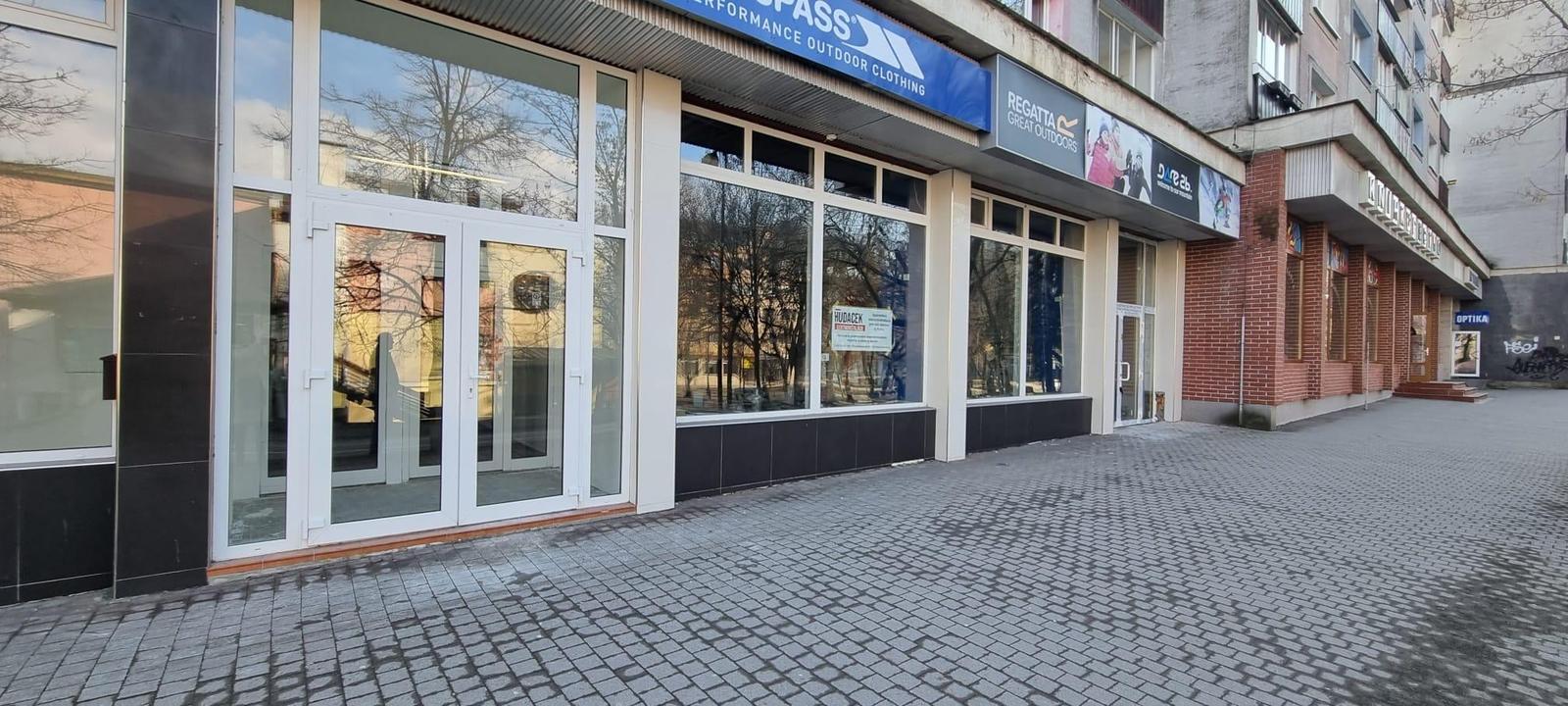 NA PRENÁJOM: OBCHODNÉ PRIESTORY - NÁMESTIE SV. EGÍDIA POPRAD – fotka 2
