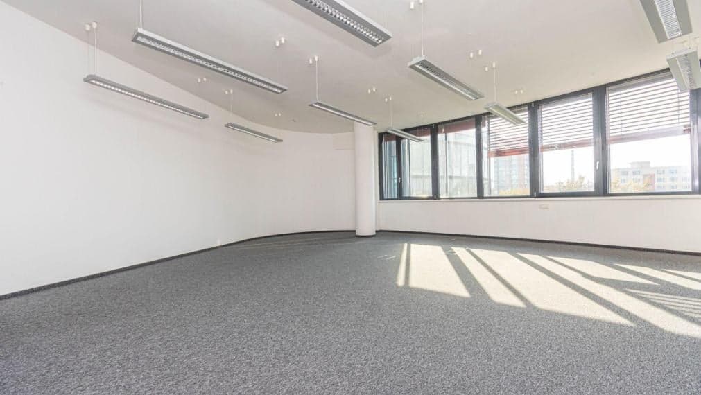 Prenájom: Telocvičňa výmera 360 m2, parkovanie, Röntgenova ul., Bratislava