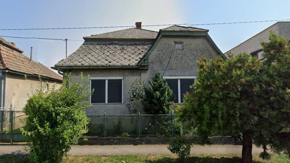 ID-3860 NA PREDAJ: TEHLOVÝ rodinný dom s 20-árovým pozemkom – Poľany