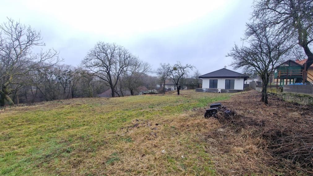 8,3 ár.pozemok so stav.povolením na RD, obec Vyšná Hutka