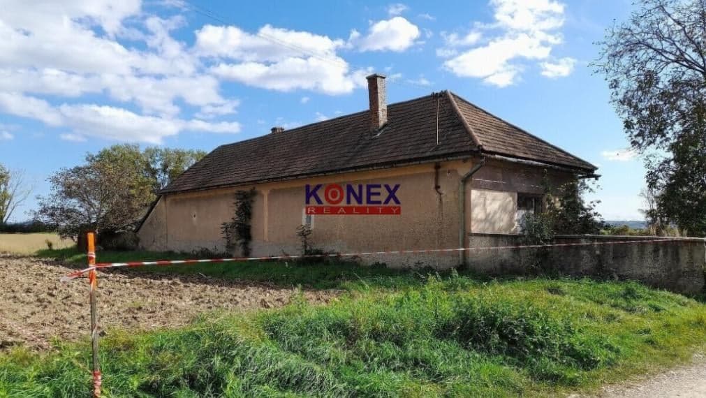 ID-3399 NA PREDAJ – VEĽKÝ POZEMOK S DOMOM V OBCI MOKRANCE