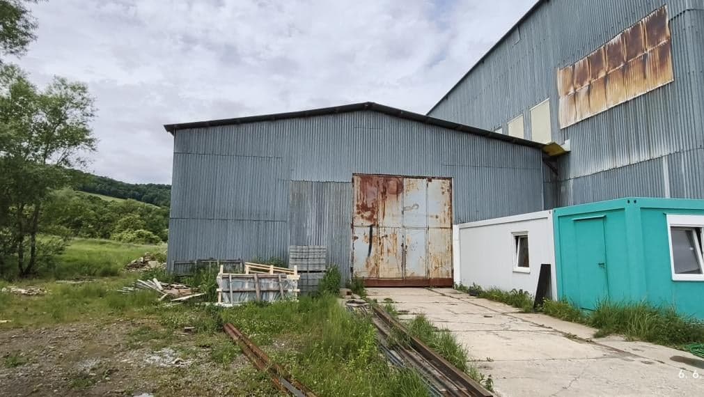 ID-4234 Na predaj priestranná plechová hala v obci Šarišský Štiavnik