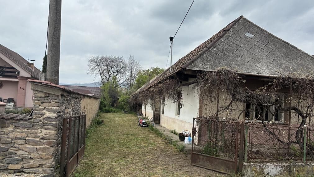 ID-3866 GAZDOVSKÝ RODINNÝ DOM - PORUBA POD VIHORLATOM