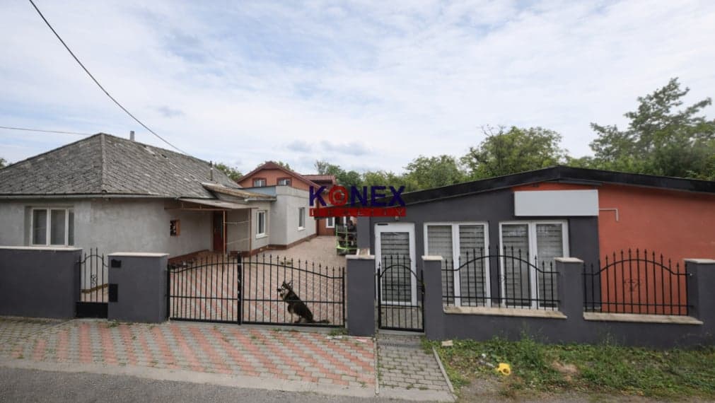 ID-3322 NA PREDAJ – DVA RODINNÉ DOMY + REŠTAURÁCIA – Michalovce