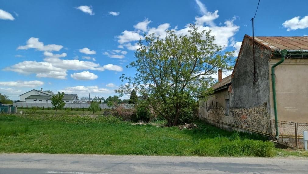 ID-3677 POZEMOK NA VÝSTAVBU – HRAŇ