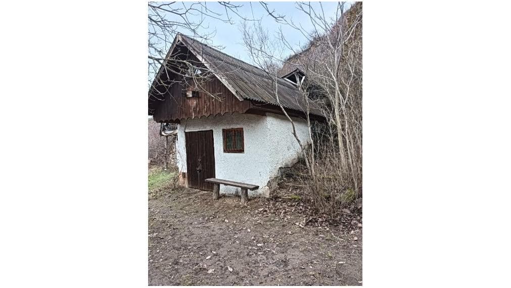 ID-3884 NA PREDAJ Vínna pivnica v obci MALÝ KAMENEC
