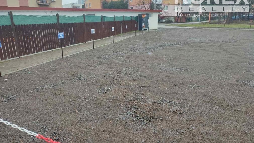 ID-4555 PARKOVACIE MIESTA na PRENÁJOM - Sobrance - ul. Komenského