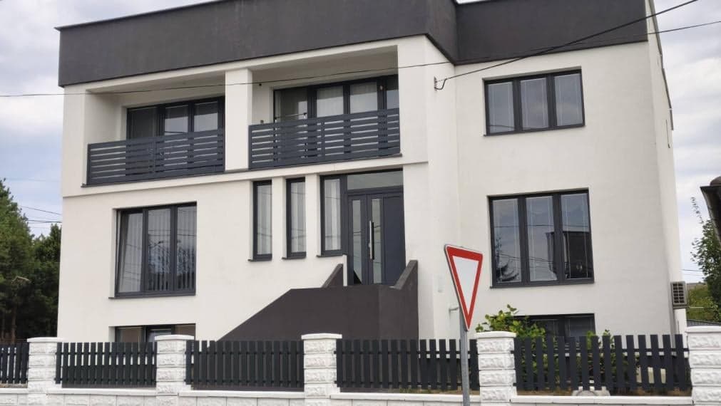 ID-4628 LUXUSNÝ a PLNE REKONŠTRUOVANÝ rodinný dom SEČOVCE